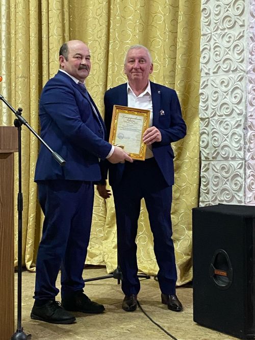 Александровка авыл җирлегендә гармун ясаучылар да, алка-төймә бизәүчеләр дә яши
