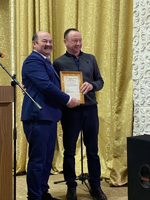 Александровка авыл җирлегендә гармун ясаучылар да, алка-төймә бизәүчеләр дә яши