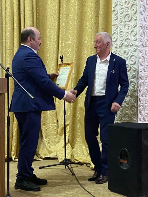 Александровка авыл җирлегендә гармун ясаучылар да, алка-төймә бизәүчеләр дә яши