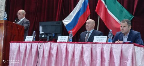 Күпмилләтле Петровка Заводта халык та күп, территориясе дә зур