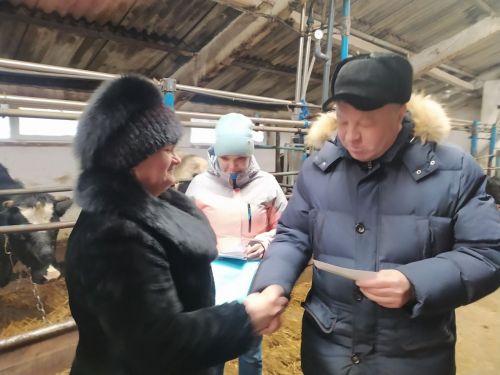 Передовые животноводы района получили награды