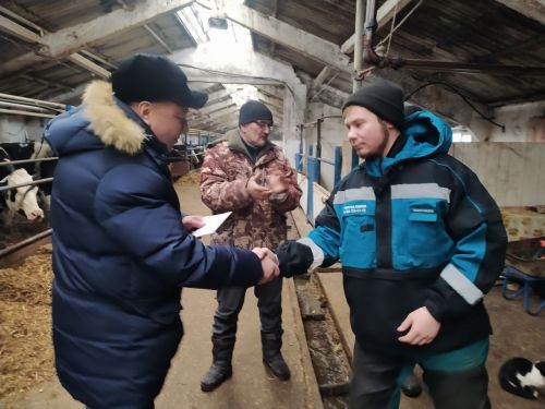 Передовые животноводы района получили награды