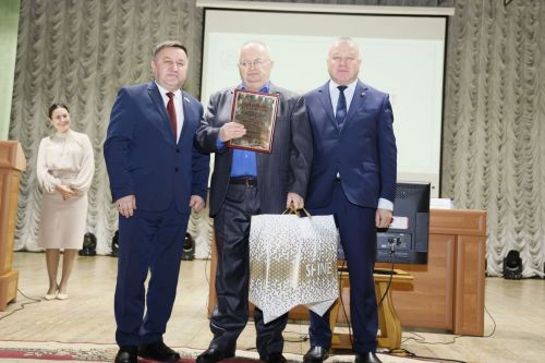 Фирдәвес Арслановка “Поселокның почетлы гражданы” исеме бирелде