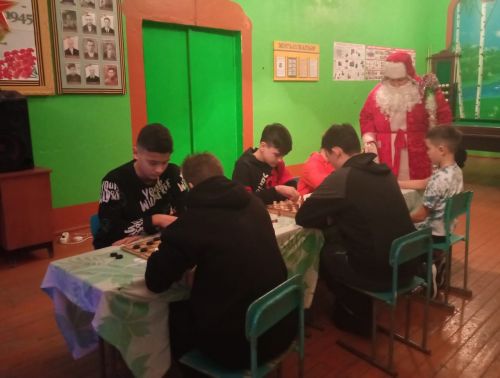 Кыш бабай Урта Кәшер спортчыларын бүләкләде