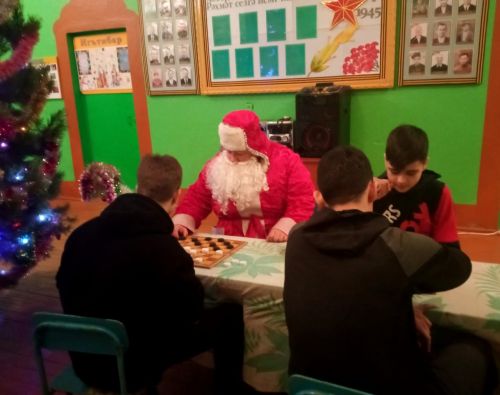 Кыш бабай Урта Кәшер спортчыларын бүләкләде