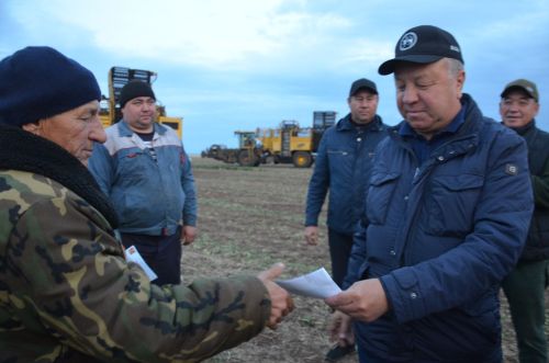 В районе идет уборка сахарной свеклы