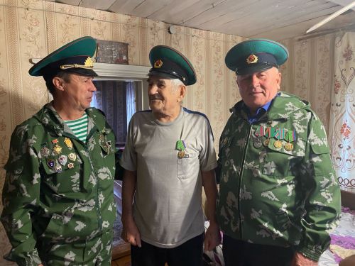 Чик сакчысы булган ветераннар да котлау кабул иттеләр