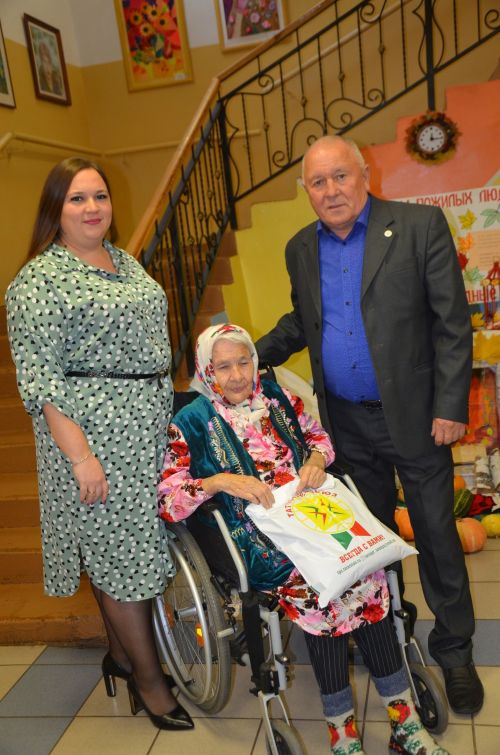 Җәлил картлар һәм инвалидлар йортында Өлкәннәр көне узды