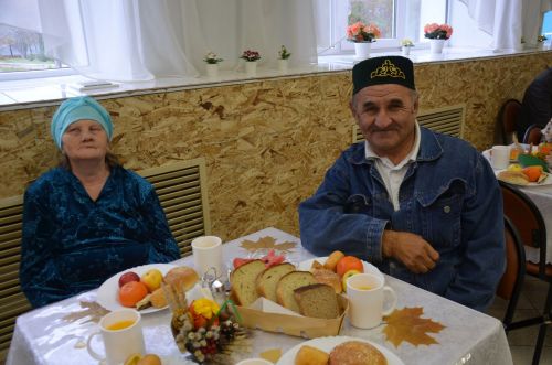 Җәлил картлар һәм инвалидлар йортында Өлкәннәр көне узды
