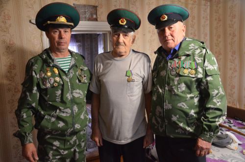Чик сакчысы булган ветераннар да котлау кабул иттеләр