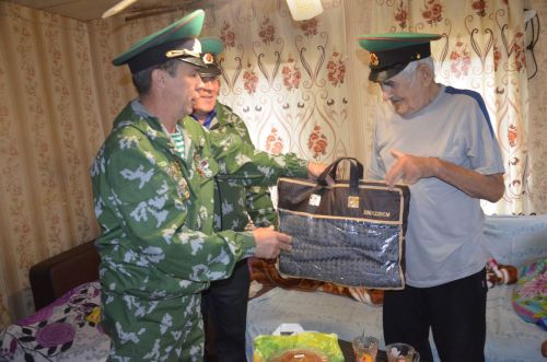 Чик сакчысы булган ветераннар да котлау кабул иттеләр