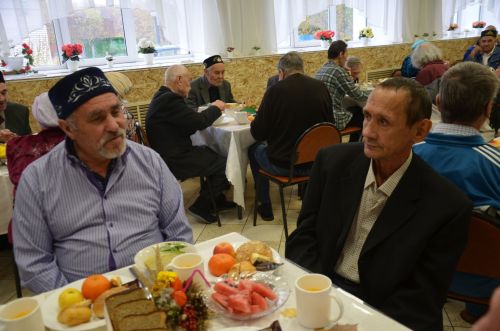 Җәлил картлар һәм инвалидлар йортында Өлкәннәр көне узды