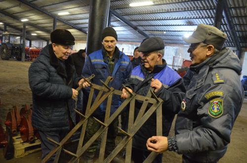 В районе провели проверку АПК по постановке техники на зимнее хранение и подготовке к ремонту