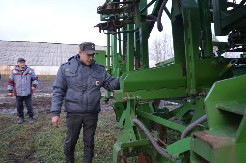 В районе провели проверку АПК по постановке техники на зимнее хранение и подготовке к ремонту