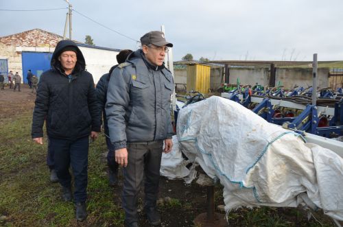 В районе провели проверку АПК по постановке техники на зимнее хранение и подготовке к ремонту