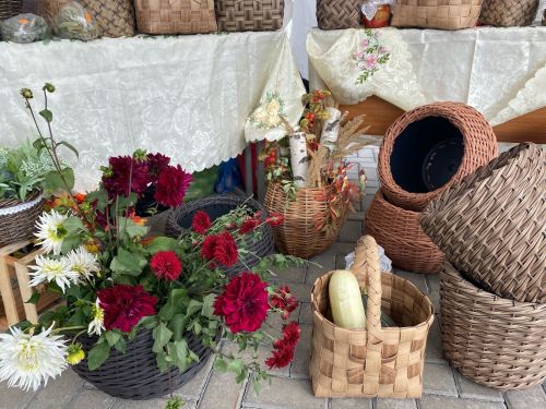 Җәлил осталары татар курчаклары бәйли