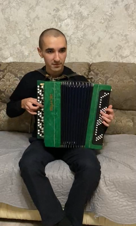 Егетләр хәрби хезмәткә җырлап киттеләр