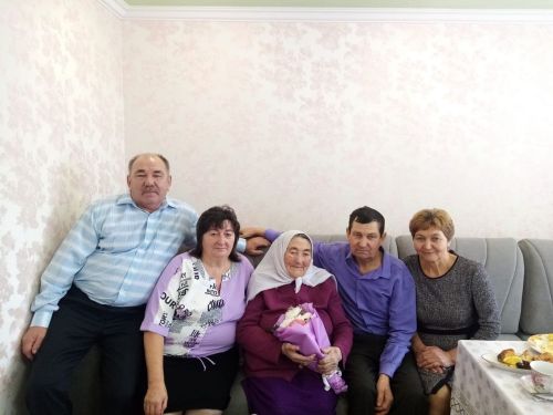 Каташ Каран килене 95 яшен бәйрәм итә