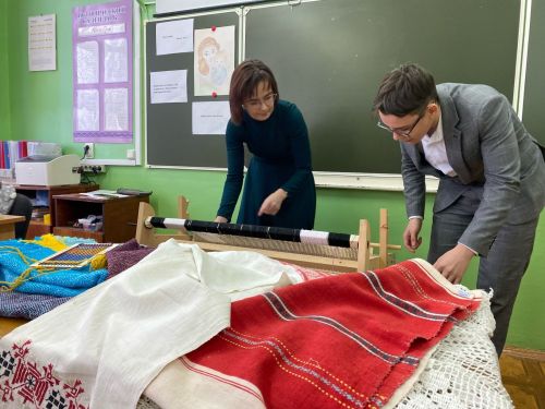 Җәлил укучыларын тукырга өйрәттеләр