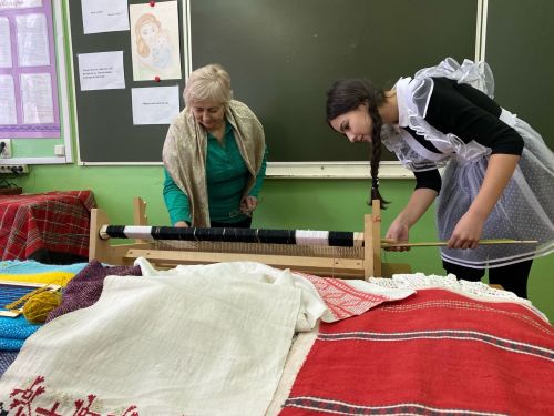 Җәлил укучыларын тукырга өйрәттеләр