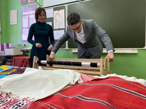 Җәлил укучыларын тукырга өйрәттеләр