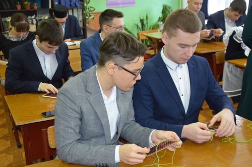 Җәлил укучыларын тукырга өйрәттеләр