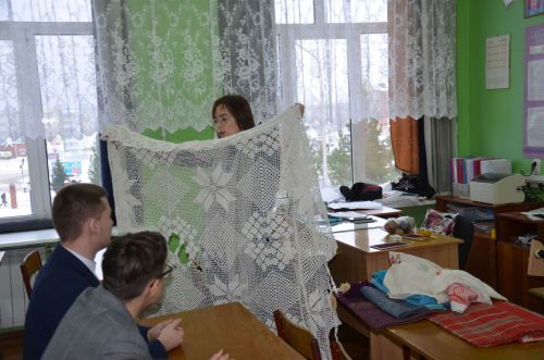 Җәлил укучыларын тукырга өйрәттеләр