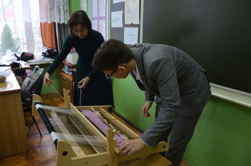 Җәлил укучыларын тукырга өйрәттеләр