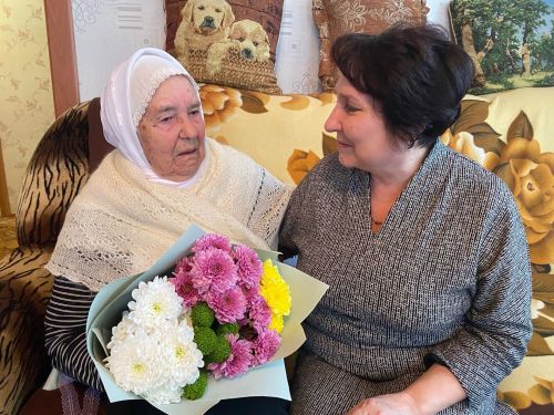 Хөрмәтле китапханәчебез Эльмира Һади кызына 90 яшь тулды