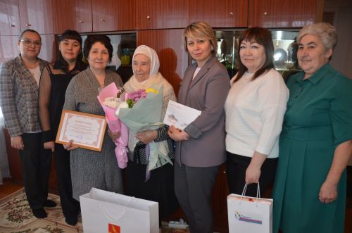 Хөрмәтле китапханәчебез Эльмира Һади кызына 90 яшь тулды