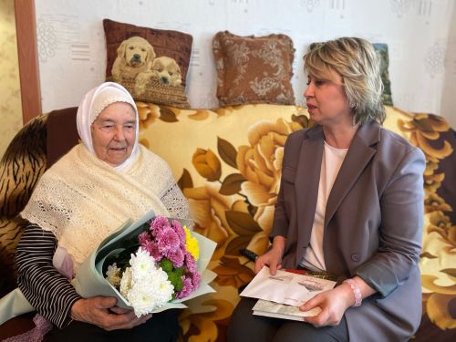 Хөрмәтле китапханәчебез Эльмира Һади кызына 90 яшь тулды