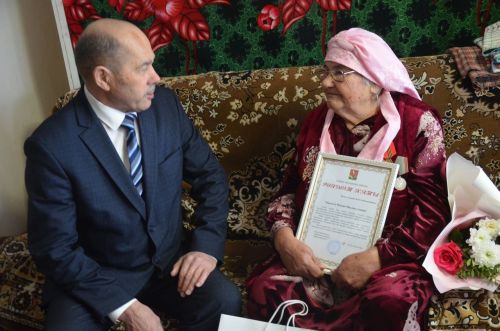90 яшьлек Нәсимә апа бүген котлаулар кабул итә