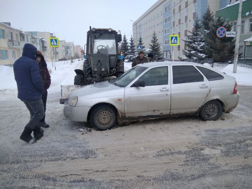 Җиңел машина тракторга бәрелгән