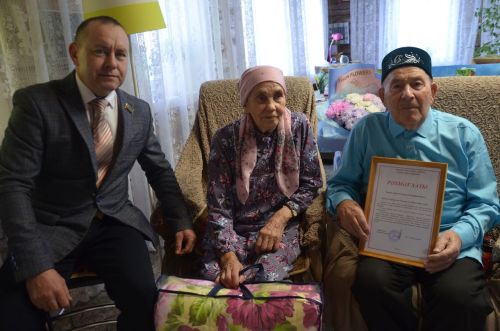 60 ел элек Гыйльфановларның туена бөтен авыл халкы килә