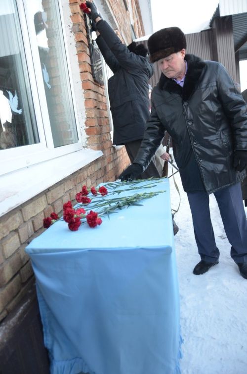 Александровка мәктәбендә Советлар Союзы Герое Александр Казаковка мемориаль такта урнаштыру тантанасы узды