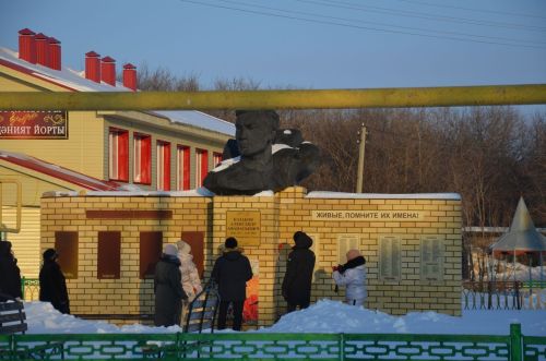 Александровка мәктәбендә Советлар Союзы Герое Александр Казаковка мемориаль такта урнаштыру тантанасы узды