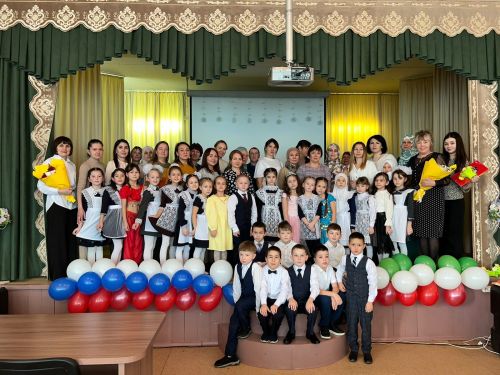 Сарман гимназиясенең «беренчеләр»е «Әлифба»ны укып бетерделәр