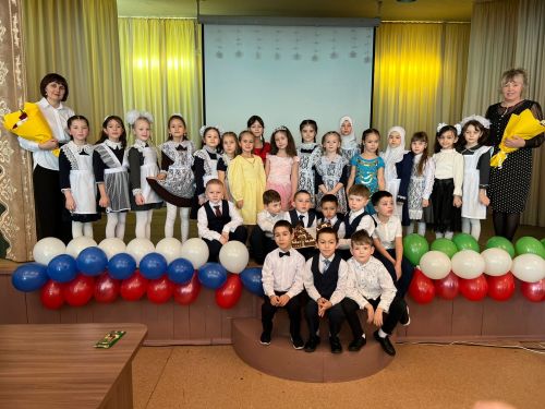 Сарман гимназиясенең «беренчеләр»е «Әлифба»ны укып бетерделәр