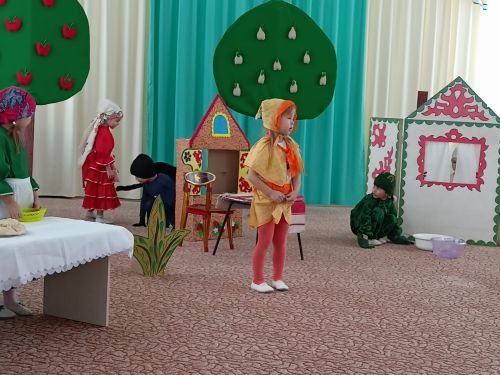 Сарманның «Кояшкай» балалар бакчасында тәрбияләнүчеләрне туган телне яратырга өйрәтәләр