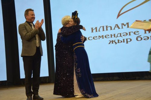Гала-концертта Сарман кызлары да уңышлы чыгыш ясадылар