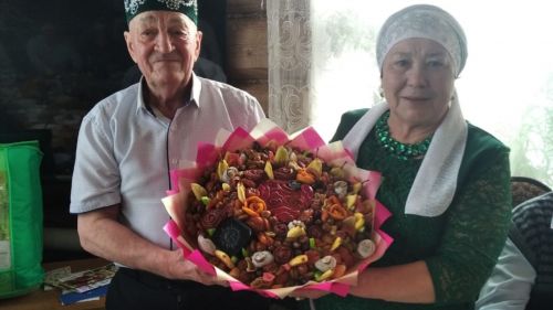 Маликовлар алтын туйларын бәйрәм иттеләр