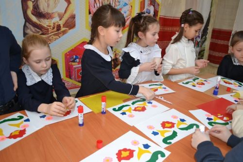 Укучылар халкыбыз бизәкләре белән таныштылар