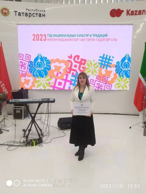 Руководитель народной вокальной студии района победила в республиканском конкурсе