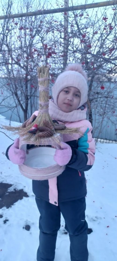 Шәрләрәмә бакчасында тәрбияләнүчеләр кошлар турында кайгырталар