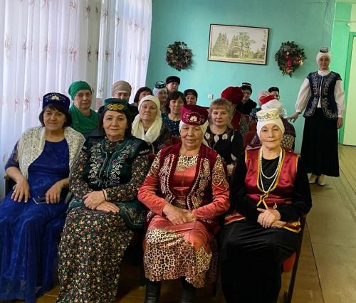 Иске Имәндә тегүчеләр дә, калфак чигүчеләр дә бар