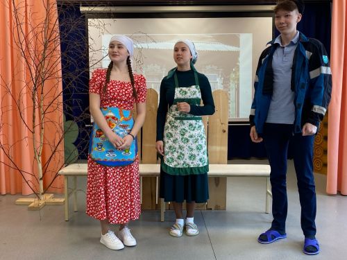 Сарман мәктәбе укучылары театр уйнадылар