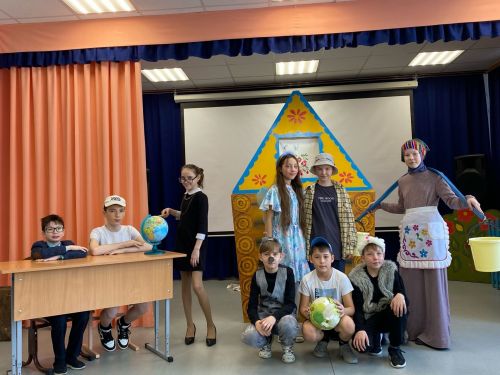 Сарман мәктәбе укучылары театр уйнадылар