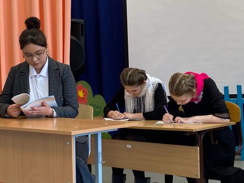 Сарман мәктәбе укучылары театр уйнадылар