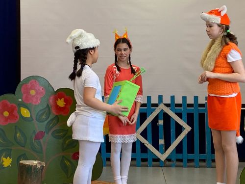 Сарман мәктәбе укучылары театр уйнадылар
