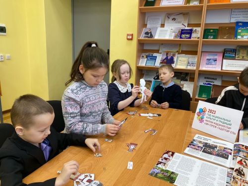 Азалакта балаларны борынгы гореф-гадәтләрне яратырга өйрәтәләр